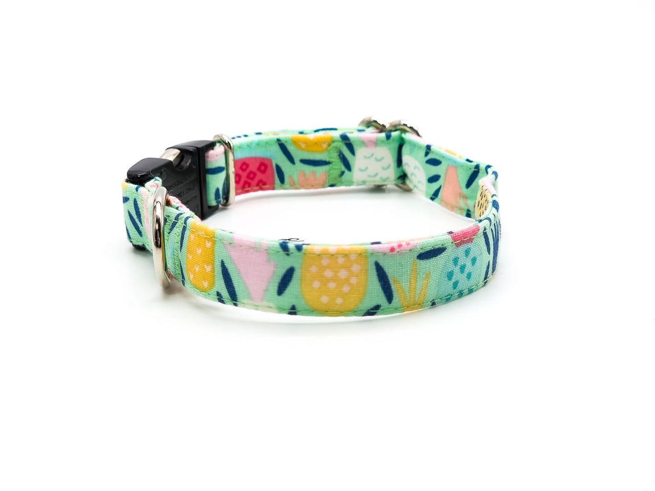 Tropical Pineapples | Flat Side Release Collar | Small 9"-13" in 5/8" wide