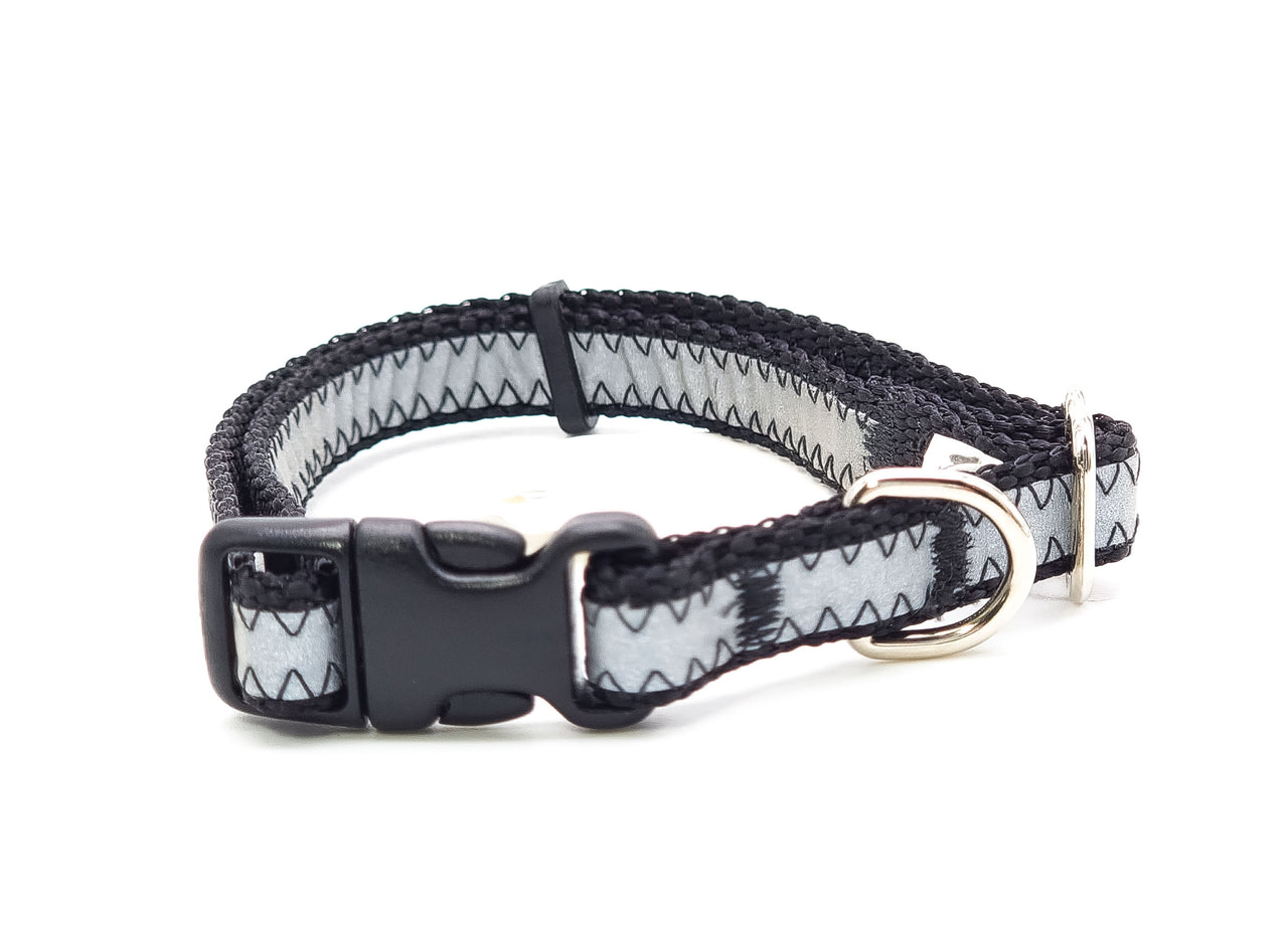Reflective Black | Flat Side Release Collar | Small / Medium 9"-15" in 3/8" wide