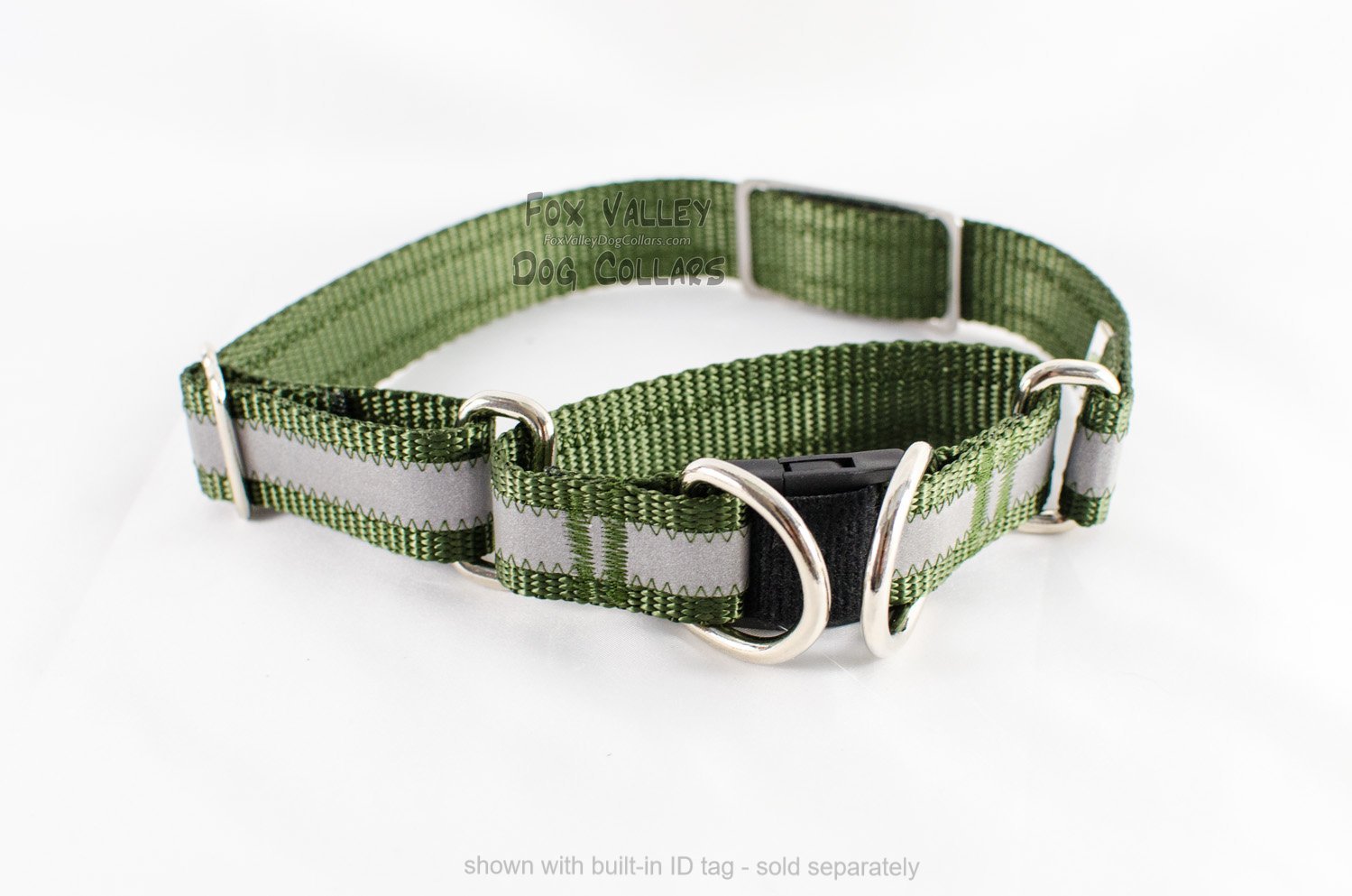 Martingale breakaway outlet collar